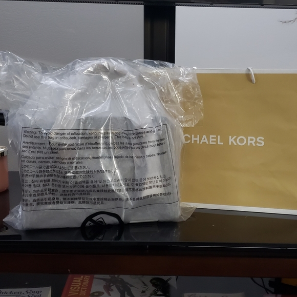 Michael Kors/ medium brown leather hand bag - Picture 7 of 7